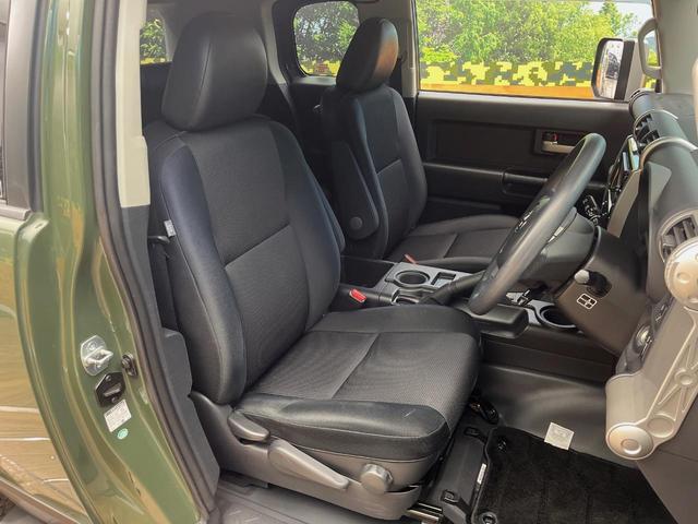 ＦＪクルーザー ベースグレード　寒冷地仕様　ルーフキャリア　純正ＳＤナビ　クルーズコントロール　クリアランスソナー　バックカメラ　Ｂｌｕｅｔｏｏｔｈ　ＨＩＤヘッドライト　純正オプション１７インチアルミホイール　ＥＴＣ（9枚目）