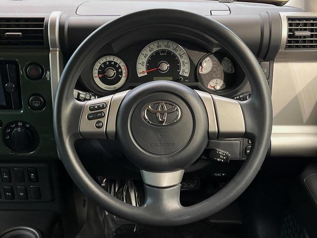 ＦＪクルーザー ベースグレード　寒冷地仕様　ルーフキャリア　純正ＳＤナビ　クルーズコントロール　クリアランスソナー　バックカメラ　Ｂｌｕｅｔｏｏｔｈ　ＨＩＤヘッドライト　純正オプション１７インチアルミホイール　ＥＴＣ（12枚目）