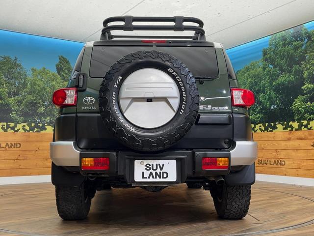 ＦＪクルーザー ベースグレード　寒冷地仕様　ルーフキャリア　純正ＳＤナビ　クルーズコントロール　クリアランスソナー　バックカメラ　Ｂｌｕｅｔｏｏｔｈ　ＨＩＤヘッドライト　純正オプション１７インチアルミホイール　ＥＴＣ（16枚目）