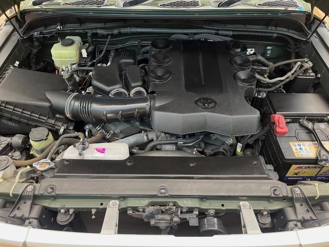 ＦＪクルーザー ベースグレード　寒冷地仕様　ルーフキャリア　純正ＳＤナビ　クルーズコントロール　クリアランスソナー　バックカメラ　Ｂｌｕｅｔｏｏｔｈ　ＨＩＤヘッドライト　純正オプション１７インチアルミホイール　ＥＴＣ（19枚目）