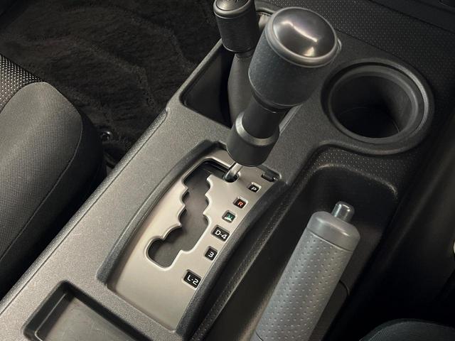 ＦＪクルーザー ベースグレード　寒冷地仕様　ルーフキャリア　純正ＳＤナビ　クルーズコントロール　クリアランスソナー　バックカメラ　Ｂｌｕｅｔｏｏｔｈ　ＨＩＤヘッドライト　純正オプション１７インチアルミホイール　ＥＴＣ（29枚目）