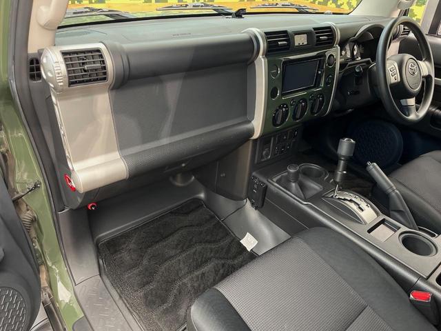 ＦＪクルーザー ベースグレード　寒冷地仕様　ルーフキャリア　純正ＳＤナビ　クルーズコントロール　クリアランスソナー　バックカメラ　Ｂｌｕｅｔｏｏｔｈ　ＨＩＤヘッドライト　純正オプション１７インチアルミホイール　ＥＴＣ（32枚目）