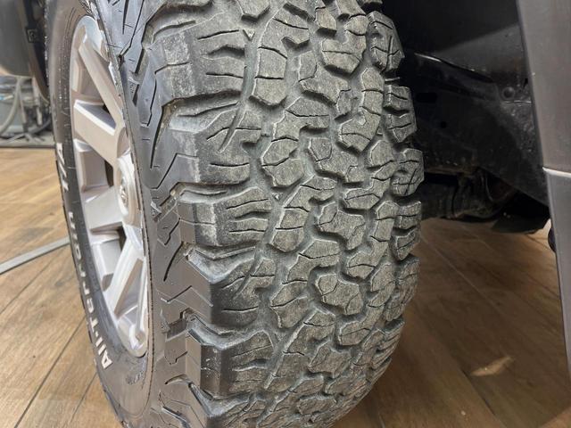 ＦＪクルーザー ベースグレード　寒冷地仕様　ルーフキャリア　純正ＳＤナビ　クルーズコントロール　クリアランスソナー　バックカメラ　Ｂｌｕｅｔｏｏｔｈ　ＨＩＤヘッドライト　純正オプション１７インチアルミホイール　ＥＴＣ（54枚目）