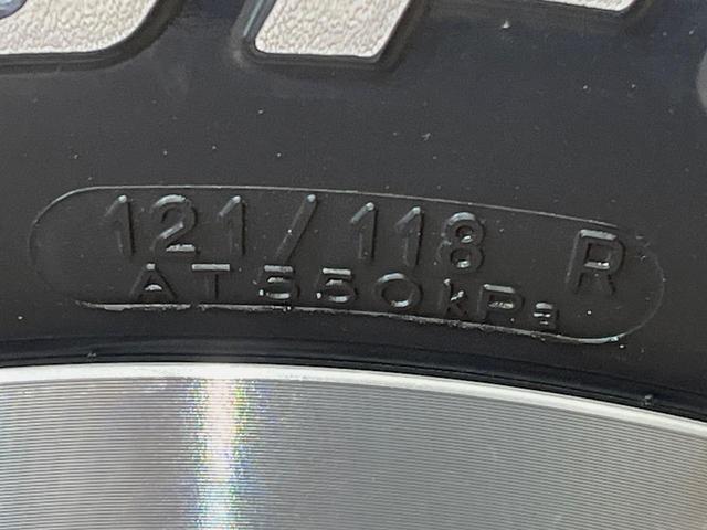 ＦＪクルーザー ベースグレード　寒冷地仕様　ルーフキャリア　純正ＳＤナビ　クルーズコントロール　クリアランスソナー　バックカメラ　Ｂｌｕｅｔｏｏｔｈ　ＨＩＤヘッドライト　純正オプション１７インチアルミホイール　ＥＴＣ（56枚目）