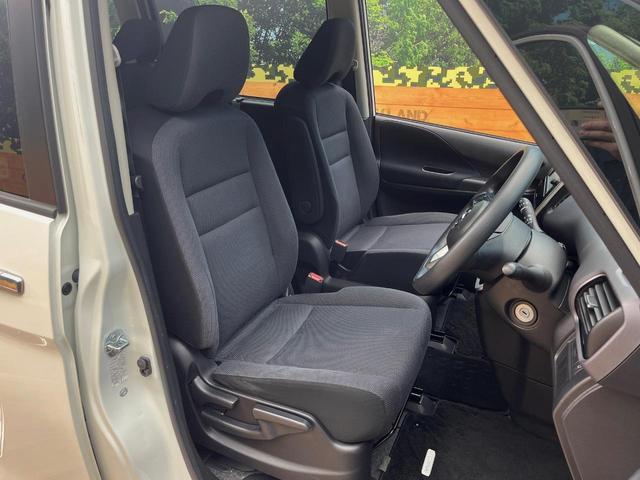 セレナ X 4WD 純正SDナビ バックカメラ エマージェンシーブレーキ 禁煙車 スマートキー クルコン オートライト Bluetooth CDDVD再生 デュアルエアコン リアエアコン アイドリングストップ(9枚目)