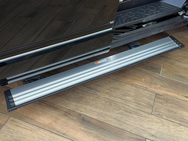 デリカD:5 P 7人乗り 全周囲カメラ 純正10型ナビ 電動サイドステップ AC100V電源 レーダークルーズ シートヒーター 電動リアゲート 両側電動スライドドア LEDヘッドライト ETC 純正8インチアルミ(6枚目)