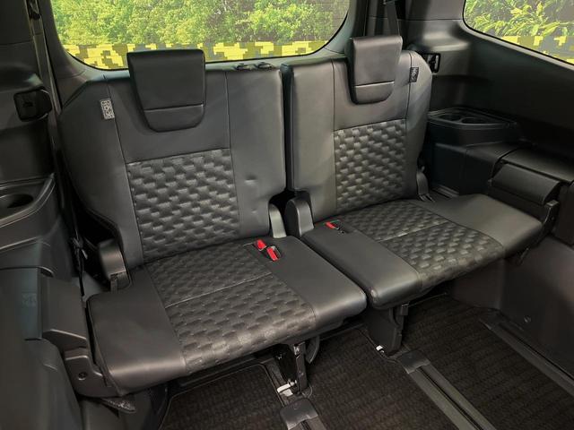 ヴォクシー ハイブリッドS-Z 4WD フリップダウンモニター 電動サイドステップ DVD/CDデッキ 10.5インチディスプレイオーディオ 全周囲カメラ パワーバックドア 両側電動スライドドア レーダークルーズコントロール(13枚目)