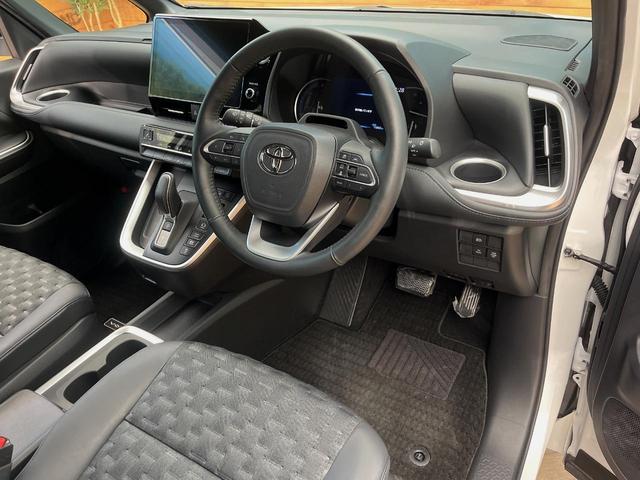 ヴォクシー ハイブリッドS-Z 4WD フリップダウンモニター 電動サイドステップ DVD/CDデッキ 10.5インチディスプレイオーディオ 全周囲カメラ パワーバックドア 両側電動スライドドア レーダークルーズコントロール(53枚目)