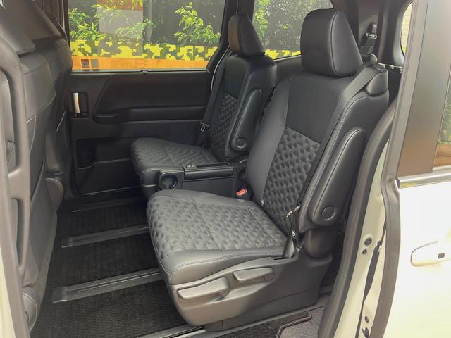 ヴォクシー ハイブリッドS-Z 4WD フリップダウンモニター 電動サイドステップ DVD/CDデッキ 10.5インチディスプレイオーディオ 全周囲カメラ パワーバックドア 両側電動スライドドア レーダークルーズコントロール(58枚目)