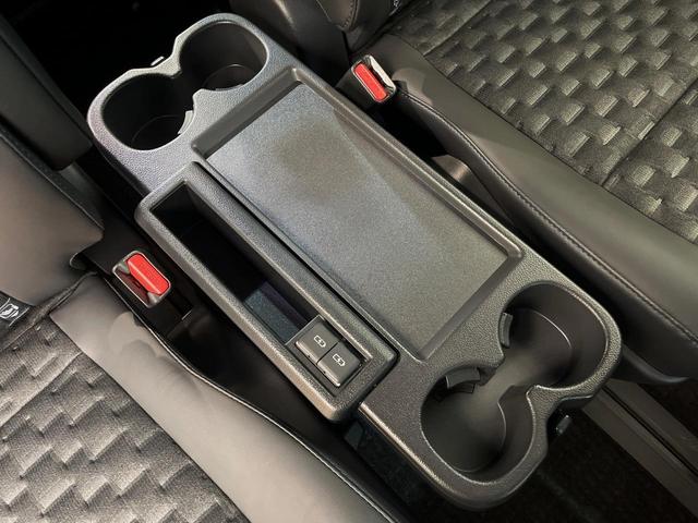 ヴォクシー ハイブリッドS-Z 4WD フリップダウンモニター 電動サイドステップ DVD/CDデッキ 10.5インチディスプレイオーディオ 全周囲カメラ パワーバックドア 両側電動スライドドア レーダークルーズコントロール(67枚目)