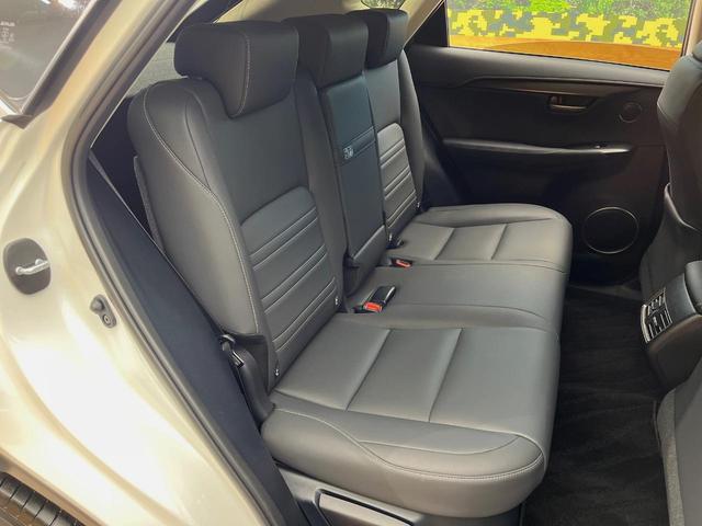 NX NX300 Iパッケージ 4WD サンルーフ 10.3型純正ナビ レーダークルーズ バックカメラ シートヒーター 電動リアゲート パワーシート 3眼LEDヘッドライト ステアリングヒーター 純正オプション18インチアルミ(10枚目)