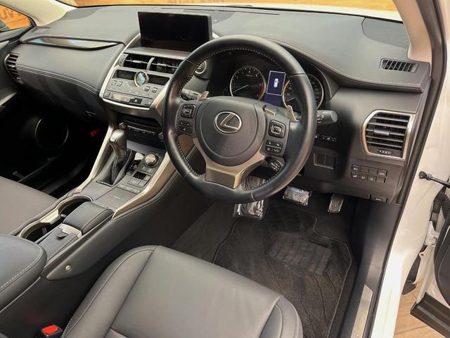 NX NX300 Iパッケージ 4WD サンルーフ 10.3型純正ナビ レーダークルーズ バックカメラ シートヒーター 電動リアゲート パワーシート 3眼LEDヘッドライト ステアリングヒーター 純正オプション18インチアルミ(36枚目)