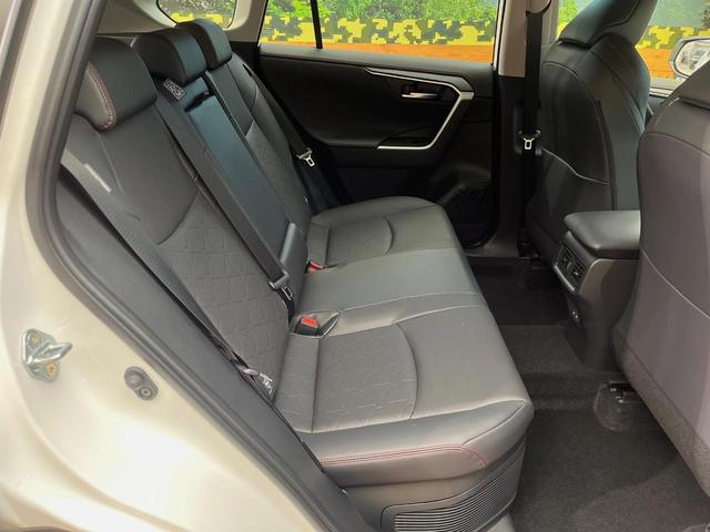 ＲＡＶ４ ハイブリッドアドベンチャー　オフロードパッケージＩＩ　登録済み未使用車　寒冷地仕様　１０．５インチディスプレイオーディオ　レーダークルーズ　ルーフレール　バックカメラ　ブラインドスポットモニター　シートベンチレーション　純正１８インチアルミ　ＥＴＣ（10枚目）