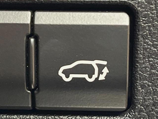 NX NX300h Fスポーツ 4WD パノラマルーフ 純正ナビ バックカメラ 衝突被害軽減システム シートベンチレーション ステアリングヒーター レーダークルーズ 禁煙車 電動リアゲート コーナーセンサー ETC パワーシート(7枚目)