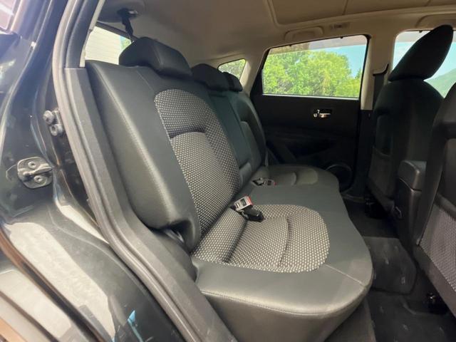 後部座席も気になるようなキズ・汚れやへたり等、大きなダメージはなく、良好な状態です。