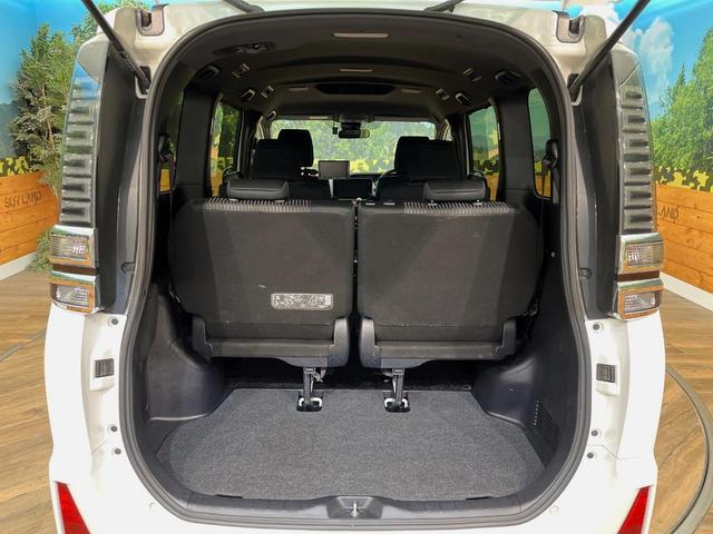 ヴォクシー ＺＳ　煌　４ＷＤ　後席モニター　寒冷地仕様　１０型ＳＤナビ　クルーズコントロール　衝突被害軽減システム　禁煙車　ＥＴＣ　ＬＥＤヘッド　純正１６インチアルミ　オートハイビーム（12枚目）