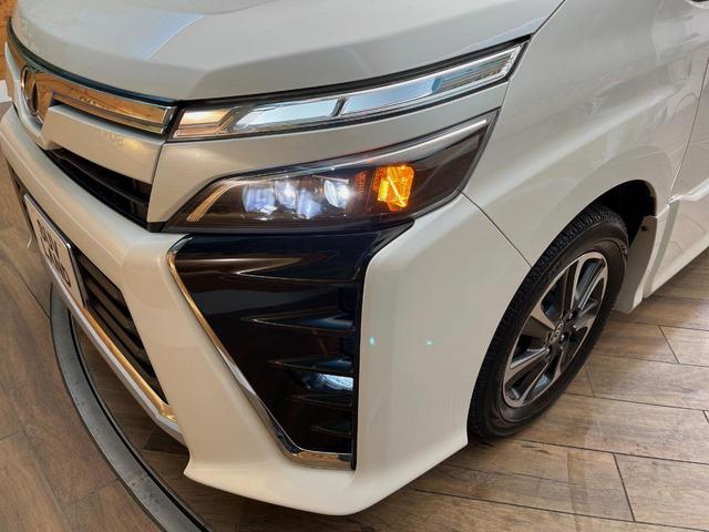 ヴォクシー ＺＳ　煌　４ＷＤ　後席モニター　寒冷地仕様　１０型ＳＤナビ　クルーズコントロール　衝突被害軽減システム　禁煙車　ＥＴＣ　ＬＥＤヘッド　純正１６インチアルミ　オートハイビーム（13枚目）