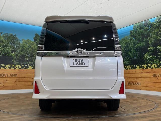 ヴォクシー ＺＳ　煌　４ＷＤ　後席モニター　寒冷地仕様　１０型ＳＤナビ　クルーズコントロール　衝突被害軽減システム　禁煙車　ＥＴＣ　ＬＥＤヘッド　純正１６インチアルミ　オートハイビーム（16枚目）