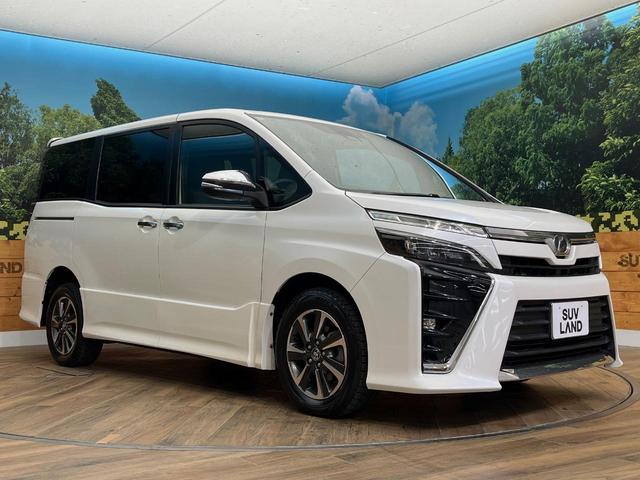 ヴォクシー ＺＳ　煌　４ＷＤ　後席モニター　寒冷地仕様　１０型ＳＤナビ　クルーズコントロール　衝突被害軽減システム　禁煙車　ＥＴＣ　ＬＥＤヘッド　純正１６インチアルミ　オートハイビーム（17枚目）
