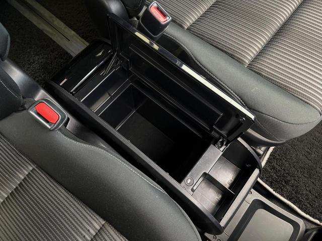 ヴォクシー ＺＳ　煌　４ＷＤ　後席モニター　寒冷地仕様　１０型ＳＤナビ　クルーズコントロール　衝突被害軽減システム　禁煙車　ＥＴＣ　ＬＥＤヘッド　純正１６インチアルミ　オートハイビーム（30枚目）