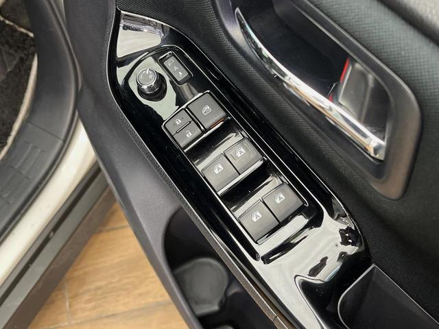 ヴォクシー ＺＳ　煌　４ＷＤ　後席モニター　寒冷地仕様　１０型ＳＤナビ　クルーズコントロール　衝突被害軽減システム　禁煙車　ＥＴＣ　ＬＥＤヘッド　純正１６インチアルミ　オートハイビーム（40枚目）