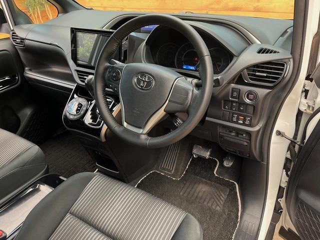 ヴォクシー ＺＳ　煌　４ＷＤ　後席モニター　寒冷地仕様　１０型ＳＤナビ　クルーズコントロール　衝突被害軽減システム　禁煙車　ＥＴＣ　ＬＥＤヘッド　純正１６インチアルミ　オートハイビーム（45枚目）