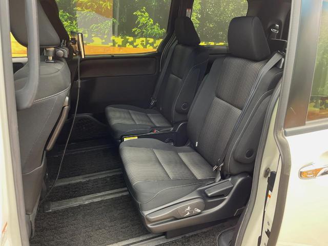 ヴォクシー ＺＳ　煌　４ＷＤ　後席モニター　寒冷地仕様　１０型ＳＤナビ　クルーズコントロール　衝突被害軽減システム　禁煙車　ＥＴＣ　ＬＥＤヘッド　純正１６インチアルミ　オートハイビーム（47枚目）