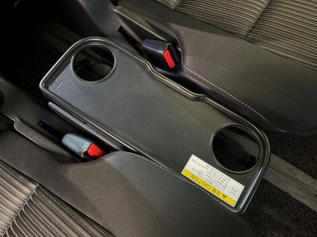 ヴォクシー ＺＳ　煌　４ＷＤ　後席モニター　寒冷地仕様　１０型ＳＤナビ　クルーズコントロール　衝突被害軽減システム　禁煙車　ＥＴＣ　ＬＥＤヘッド　純正１６インチアルミ　オートハイビーム（62枚目）