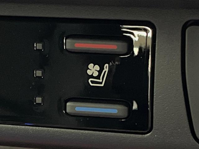 RAV4 ハイブリッドアドベンチャー オフロードパッケージII 4WD 10.5インチディスプレイオーディオナビ 寒冷地仕様 禁煙車 シートベンチレーション ブラインドスポットモニター バックカメラ レーダークルーズコントロール パワーシート ETC2.0(5枚目)