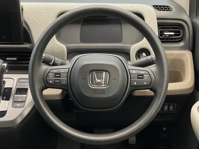 フリード エアー　４ＷＤ　登録済み未使用車　純正ディスプレイオーディオ　両側電動スライドドア　ホンダセンシング　レーダークルーズコントロール　前席シートヒーター　寒冷地仕様　ＬＥＤヘッドライト（13枚目）