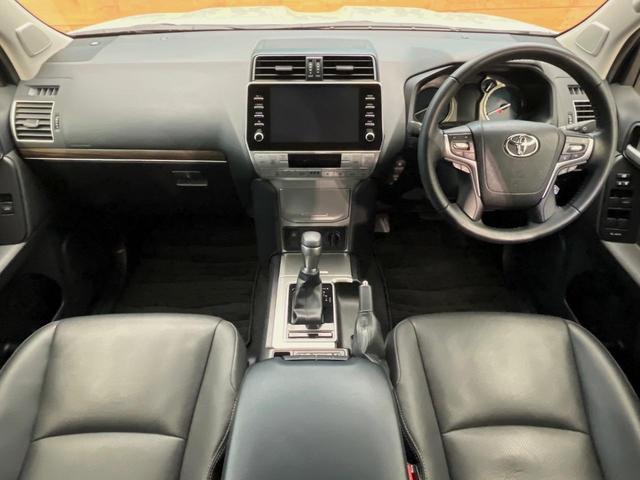 ランドクルーザープラド ＴＸ　Ｌパッケージ　マットブラックエディション　禁煙車　ディーゼル　７人乗り　寒冷地仕様　サンルーフ　全周囲カメラ　９型ディスプレイオーディオ　ルーフレール　黒革シート　ＥＴＣ　シートベンチレーション　レーダークルーズコントロール　セーフティセンス（2枚目）