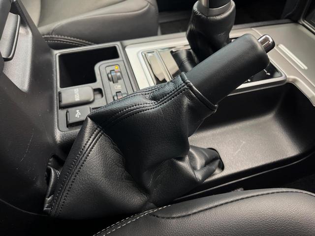 ランドクルーザープラド ＴＸ　Ｌパッケージ　マットブラックエディション　禁煙車　ディーゼル　７人乗り　寒冷地仕様　サンルーフ　全周囲カメラ　９型ディスプレイオーディオ　ルーフレール　黒革シート　ＥＴＣ　シートベンチレーション　レーダークルーズコントロール　セーフティセンス（27枚目）