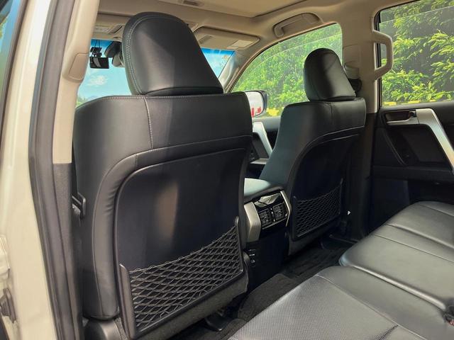 ランドクルーザープラド ＴＸ　Ｌパッケージ　マットブラックエディション　禁煙車　ディーゼル　７人乗り　寒冷地仕様　サンルーフ　全周囲カメラ　９型ディスプレイオーディオ　ルーフレール　黒革シート　ＥＴＣ　シートベンチレーション　レーダークルーズコントロール　セーフティセンス（41枚目）