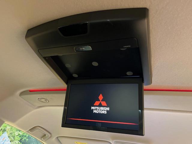 デリカＤ：５ Ｐ　７人乗　後席モニター　１０型純正ナビ　全周囲カメラ　パワーバックドア　パワーシート　シートヒーター　両側電動ドア　禁煙車　ＬＥＤヘッドライト　衝突軽減装置　ＥＴＣ　左右独立オートエアコン　オートライト（4枚目）