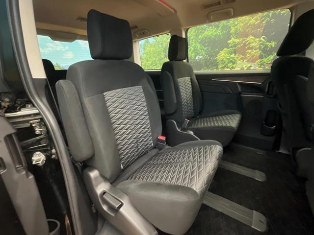 デリカＤ：５ Ｐ　７人乗　後席モニター　１０型純正ナビ　全周囲カメラ　パワーバックドア　パワーシート　シートヒーター　両側電動ドア　禁煙車　ＬＥＤヘッドライト　衝突軽減装置　ＥＴＣ　左右独立オートエアコン　オートライト（12枚目）