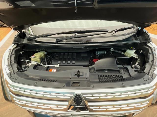 デリカＤ：５ Ｐ　７人乗　後席モニター　１０型純正ナビ　全周囲カメラ　パワーバックドア　パワーシート　シートヒーター　両側電動ドア　禁煙車　ＬＥＤヘッドライト　衝突軽減装置　ＥＴＣ　左右独立オートエアコン　オートライト（20枚目）