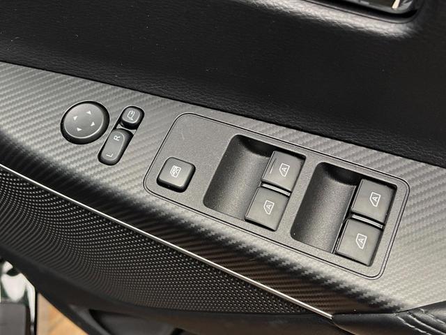 デリカＤ：５ Ｐ　７人乗　後席モニター　１０型純正ナビ　全周囲カメラ　パワーバックドア　パワーシート　シートヒーター　両側電動ドア　禁煙車　ＬＥＤヘッドライト　衝突軽減装置　ＥＴＣ　左右独立オートエアコン　オートライト（30枚目）