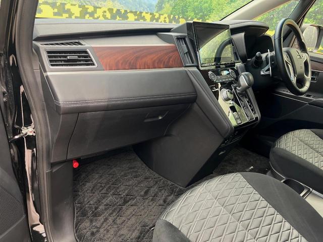 デリカＤ：５ Ｐ　７人乗　後席モニター　１０型純正ナビ　全周囲カメラ　パワーバックドア　パワーシート　シートヒーター　両側電動ドア　禁煙車　ＬＥＤヘッドライト　衝突軽減装置　ＥＴＣ　左右独立オートエアコン　オートライト（55枚目）