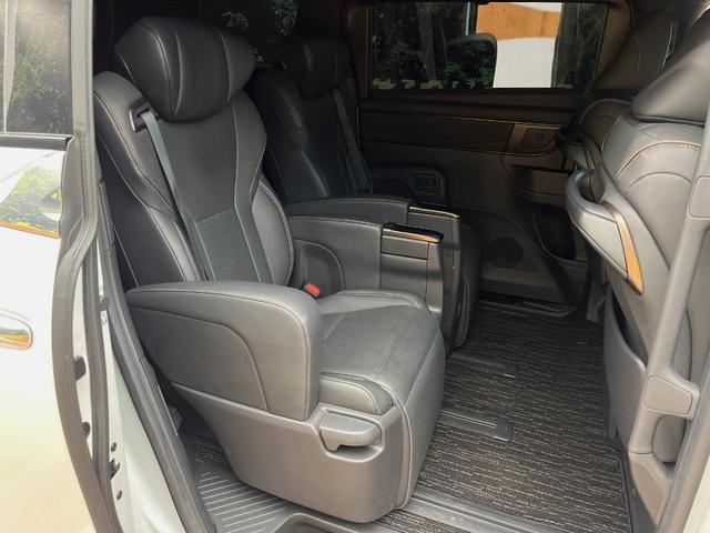 アルファードハイブリッド Ｚ　４ＷＤ　モデリスタエアロ　１３．２型有機ＥＬフリップダウン　１４インチディスプレイオーディオ　両側電動ドア　後席モニター　全周囲カメラ　衝突被害軽減システム　レーダークルーズ　禁煙車　電動リアゲート（11枚目）