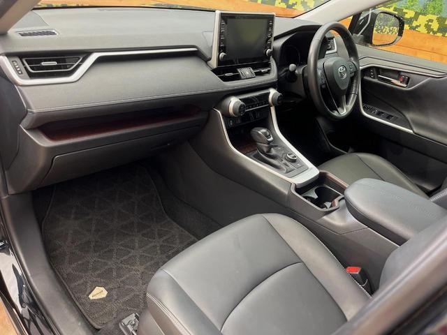 ＲＡＶ４ ハイブリッドＧ　４ＷＤ　寒冷地仕様　全周囲カメラ　９型ディスプレイオーディオ　衝突被害軽減システム　レーダークルーズ　禁煙車　電動リアゲート　前席シートエアコン　ブラインドスポットモニター　コーナーセンサー（30枚目）
