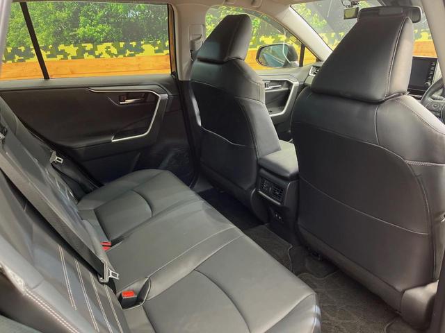 ＲＡＶ４ ハイブリッドＧ　４ＷＤ　寒冷地仕様　全周囲カメラ　９型ディスプレイオーディオ　衝突被害軽減システム　レーダークルーズ　禁煙車　電動リアゲート　前席シートエアコン　ブラインドスポットモニター　コーナーセンサー（33枚目）
