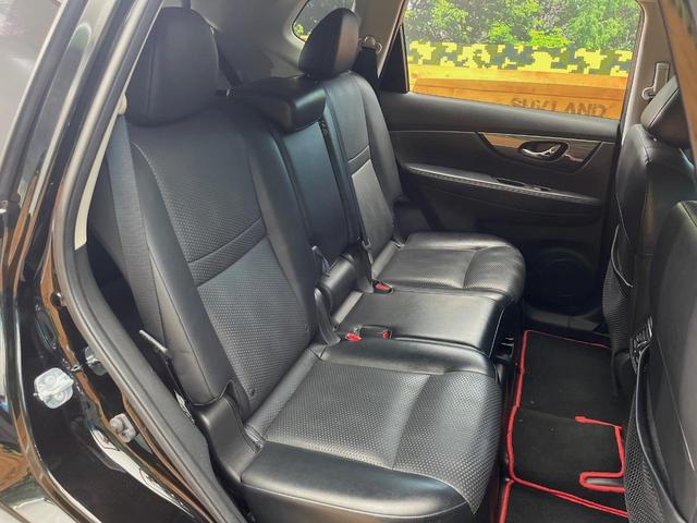 エクストレイル ２０Ｘ　４ＷＤ　フリップダウンモニター　パワーバックドア　シートヒーター　ＬＥＤヘッドライト　純正ナビ　禁煙車　バックカメラ　左右独立オートエアコン　ＥＴＣ　フルセグ　オートライト　ＣＤ／ＤＶＤ（11枚目）