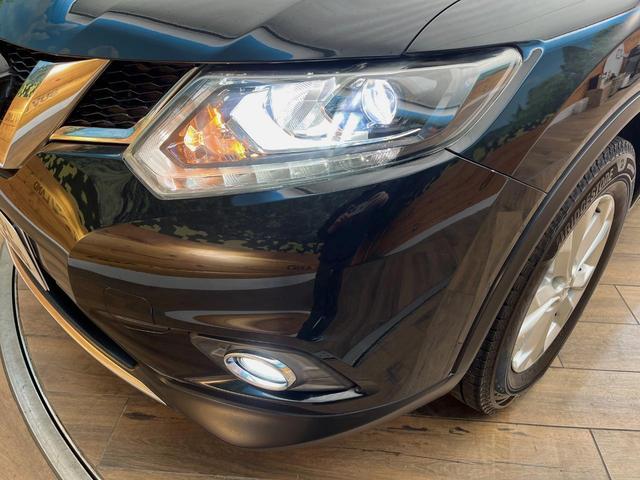 エクストレイル ２０Ｘ　４ＷＤ　フリップダウンモニター　パワーバックドア　シートヒーター　ＬＥＤヘッドライト　純正ナビ　禁煙車　バックカメラ　左右独立オートエアコン　ＥＴＣ　フルセグ　オートライト　ＣＤ／ＤＶＤ（14枚目）