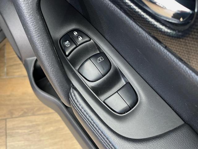 エクストレイル ２０Ｘ　４ＷＤ　フリップダウンモニター　パワーバックドア　シートヒーター　ＬＥＤヘッドライト　純正ナビ　禁煙車　バックカメラ　左右独立オートエアコン　ＥＴＣ　フルセグ　オートライト　ＣＤ／ＤＶＤ（32枚目）