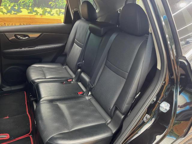 エクストレイル ２０Ｘ　４ＷＤ　フリップダウンモニター　パワーバックドア　シートヒーター　ＬＥＤヘッドライト　純正ナビ　禁煙車　バックカメラ　左右独立オートエアコン　ＥＴＣ　フルセグ　オートライト　ＣＤ／ＤＶＤ（52枚目）