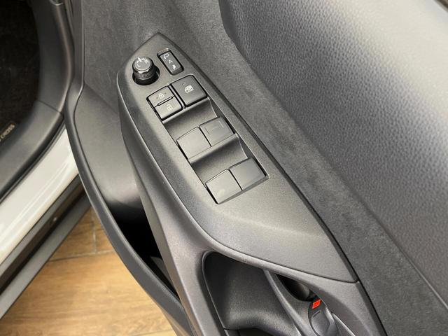 ヤリスクロス X 4WD ディスプレイオーディオ バックカメラ レーダークルーズコントロール セーフティセンス 電動パーキングブレーキ オートマチックハイビーム マルチテレインセレクト スマートキー ダウンヒルアシスト(37枚目)