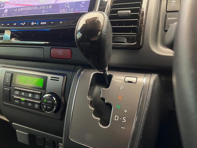 ハイエースバン スーパーＧＬ　ダークプライムＩＩ　ディーゼル　４ＷＤ　ＢＩＧ－Ｘ１１インチナビ　両側電動スライドドア　禁煙車　バックカメラ　衝突軽減システム　スマートキー　ＬＥＤヘッド　ＥＴＣ　車線逸脱警報　オートハイビーム　オートエアコン（22枚目）