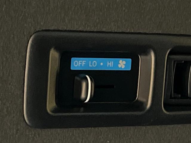 ハイエースバン スーパーＧＬ　ダークプライムＩＩ　ディーゼル　４ＷＤ　ＢＩＧ－Ｘ１１インチナビ　両側電動スライドドア　禁煙車　バックカメラ　衝突軽減システム　スマートキー　ＬＥＤヘッド　ＥＴＣ　車線逸脱警報　オートハイビーム　オートエアコン（45枚目）