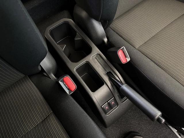 ジムニー ＸＬ　４ＷＤ　５速ＭＴ車　衝突被害軽減システム　禁煙車　シートヒーター　スマートキー　ＥＴＣ　車線逸脱警報　オートライト　オートエアコン　ミラーヒーター　アイドリングストップ（27枚目）