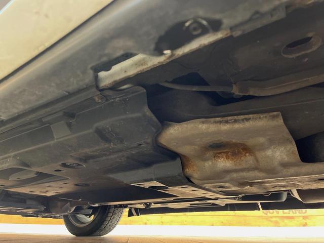 ＲＸ ＲＸ２００ｔ　Ｆスポーツ　４ＷＤ　パノラマサンルーフ　ＴＲＤエアロ　１２．３型純正ナビ　全周囲カメラ　衝突被害軽減システム　レーダークルーズ　禁煙車　電動リアゲート　革シート　シートエアコン　パワーシート　三眼ＬＥＤヘッド（32枚目）